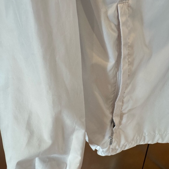 Columbia Women's Navy and White Pullover Windbreaker - Picture 3 of 9